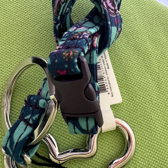 VERA BRADLEY DISNEY BREAKAWAY LANYARD:NWT MICKEY & MINNIE'S VINE FLORAL - Picture 11 of 11